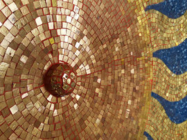 Restauro del mosaico (origine 1930) nella Cappella Pagani a Torre, Val di Blenio, Svizzera (Restauro 2015).  