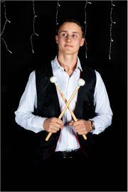 Victor, Percussions 