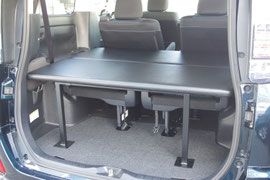 ベッド下空間も荷物を入れるなどして利用できます。