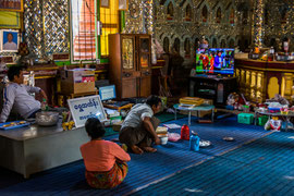 Im Shwe Inn Thein Tempel, einem Ort der Begegnung ... nicht nur für religiöse Veranstaltungen