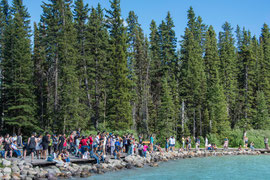 am Lake Louise - 4 Minuten vom oberen Parkplatz entfernt. In Stosszeiten kann es sein, dass man 30 Minuten entfernt parkieren muss