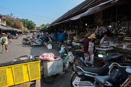 unterwegs auf einem Markt in Hội An