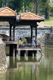 unterwegs in der Tempel- und Grabanlage von Kaiser Tự Đức in Hue, des 4. Kaisers der Nguyen-Dynastie