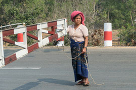 Bahnschranke in Myanmar