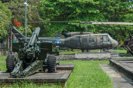 Kriegstrophäen aus dem Vietnamkrieg (1955 bis 1975), ausgestellt in einem Park in Huế