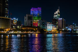 nachts am Saigon-Fluss (Sông Sài Gòn) in Ho Chi Minh City