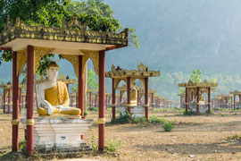Lumbini Buddha Garden bei Hpa-An, etwa 3000 von Gläubigen gespendete Buddhafiguren stehen hier am Fusse des Mount Zwegabin