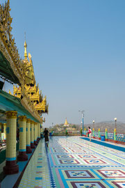 bei der Soon U Pon Nya Shin Pagode auf dem Nga-pha-Hügel in Sagaing bei Mandalay. 