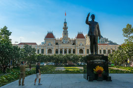 Statue von Hồ Chí Minh (* 19. Mai 1890als Nguyễn Sinh Cung, † 2. September 1969), vietnamesischer  Revolutionär und marxistisch-leninistischer Politiker, Anführer der Việt Minh, Premierminister und Präsident der Demokratischen Republik Vietnam.