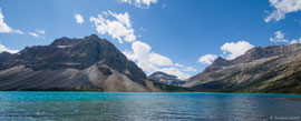 Bow Lake, ein kleiner See direkt am 'Icefields Parkway', gespiesen mit Schmelzwasser des Bow-Gletschers - die türkisfarbene Farbe ist auf das eiszeitliche Geschiebemergel zurückzuführen