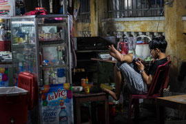 abends auf dem Markt von in Hoi An - Hauptsache das Geschäft läuft