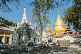 Die Shwezigon-Pagode. 1059 war Baubeginn unter König Anawrahta, 1110 wurde sie unter König Kyanzittha fertig gestellt. Sie beherbergt diverse wertvolle Buddha-Reliquien und wird bei den buddhistischen Gläubigen stark verehrt.
