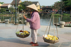 posieren für Touristen in Hội An