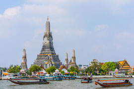 Blick vom Wat Pho Pier über den Chao Phraya