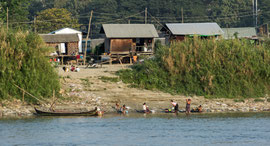 Leben am Ufer des  Irrawaddy ....
