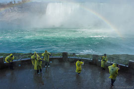 die Plattform Journey Behind the Falls (kanadische Seite)