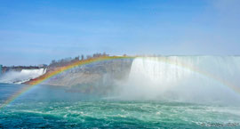 Blick über den Niagara River, von der Plattform Journey Behind the Falls gesehen