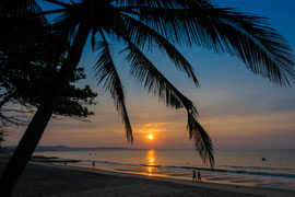 Sonnenaufgang am Strand von Phan Thiết im Südosten von Vietnam