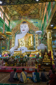 die Pagode ist knapp 30 Meter hoch (96 Fuss) und beinhaltet diverse  Buddha-Relikte.