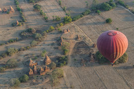 ... Balloon(s) over Bagan ...