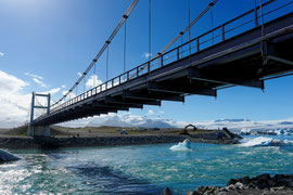 Brücke der Ringstrasse über die Jökulsárlón Glacier Lagoon 