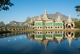 der Chan Thar Gyi Buddha Temple, ein grosser Tempel in der Nähe von Hpa-An; im Hintergrund der Mount Zwegabin