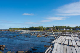 Kukkolaforsen im Torne älv an der Grenze zu Finnland
