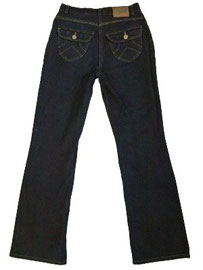 MAC Jeans schwarz mit Ziernähten auf den hinteren Taschen