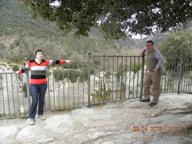Mirant els cingles des del Mirador