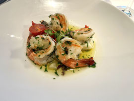 Gambas mit Chilliöl. Prawns with chilli oil. Gamberoni all'olio di peperoncino.
