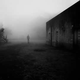 Man in Fog / Madère photo  Noir et Blanc