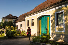 Vor dem Haus