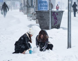 Der erste Schnee in der Stadt