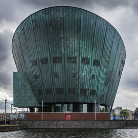 Amsterdan (2023)