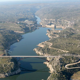 PUENTE  SOBRE EL RIO ESLA CARRETERA ZAMORA ALCAÑICES