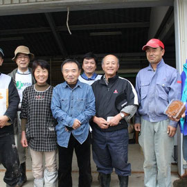 以前から有機農法を実践しておられるMさん宅を地区長さん・MSR+スタッフが訪問。