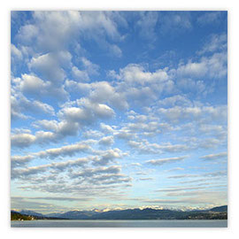 StadtSicht 157b: Schönwetterwolken über Meilen mit Alpenblick