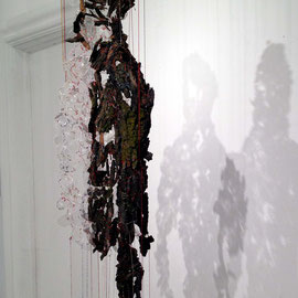 the body which comes untied [ほどけるからだ].................bark, plastic, thread / 2013