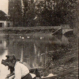 Lavandière Garchy vers 1920