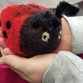 Grosser Marienkäfer von einem Mädchen ab 3. Klasse