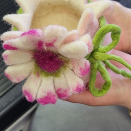 Zackenschale mit Blüte von einer Mutter für Fortgeschrittene TN