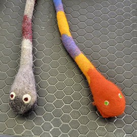 Filzschlangen von Kindern ab 2. Klasse
