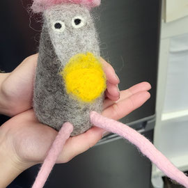 Spassvogel von einem Mädchen ab 2. Klasse