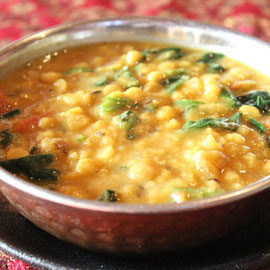ダールパラック　豆とほうれん草のカレー　（beans and spinach curry)