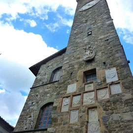 時計台　モンタルチーノ、トスカーナ修道院めぐり　サンタアンティモ修道院