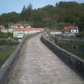 Die Brücke über den Rio Tambre