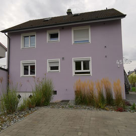 Fassade strahlt im neuen look mit schmutzabweissender Abperleffekt Farbe