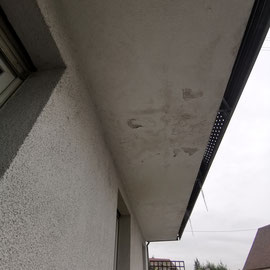Balkondecke im defekten zustand.