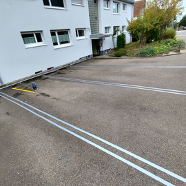 Fahrbanmarkierungsvorbereitungen.