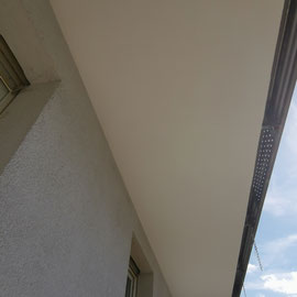 Balkondecke neu verputzt und neu gestrichen. 